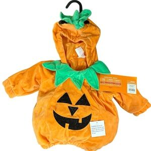 LAST ONE NWT SALE  Hyde and Eek Infant 6 to 12 months pumpkin pullover with hood